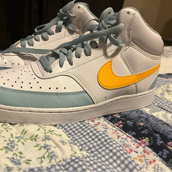 Men’s Nike high top basketball shoes. - Picture 4 of 4